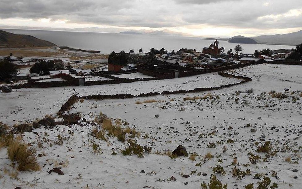 Fuertes heladas y nevadas afectan a la población de Puno, Perú