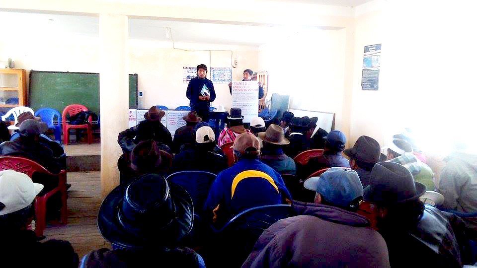 Presentación de los talleres de fortalecimiento en torno a la “Autonomía y Libre Determinación de los PPII”, en la Comunidad de Lacalaca del distrito de Huacullani.