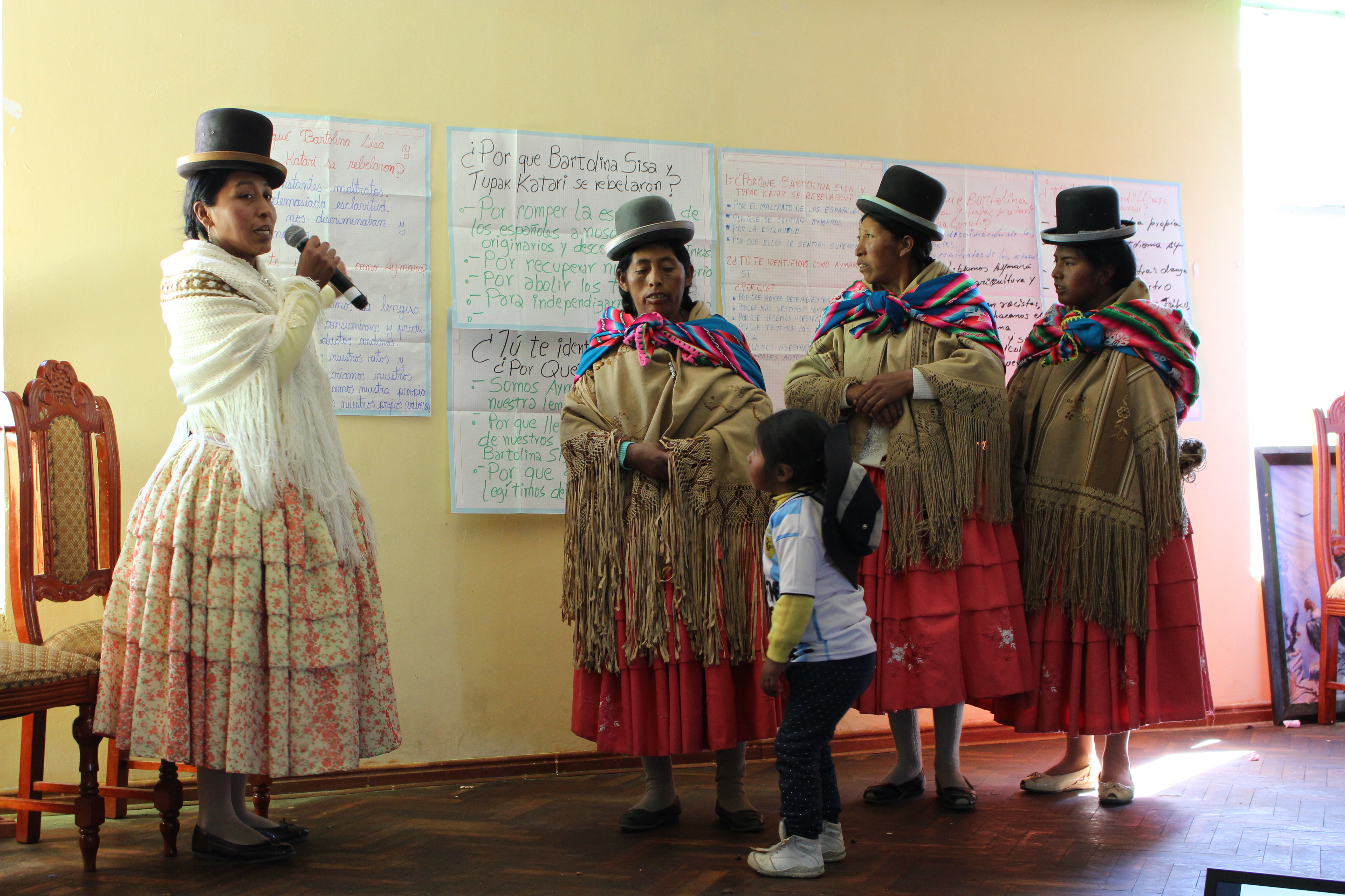La Escuela Comunitaria “Kullakanakana Sartawipa” tuvo buena aceptación en el Distrito de Kelluyo con la participación de autoridades, mujeres líderes y población