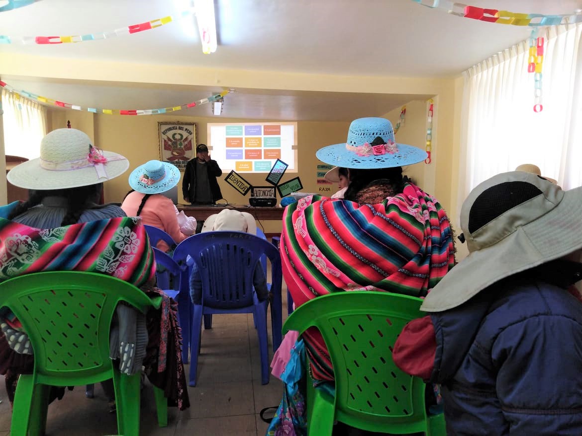 Organizaciones de mujeres de Huacullani reflexionaron sobre derechos colectivos de los pueblos originarios