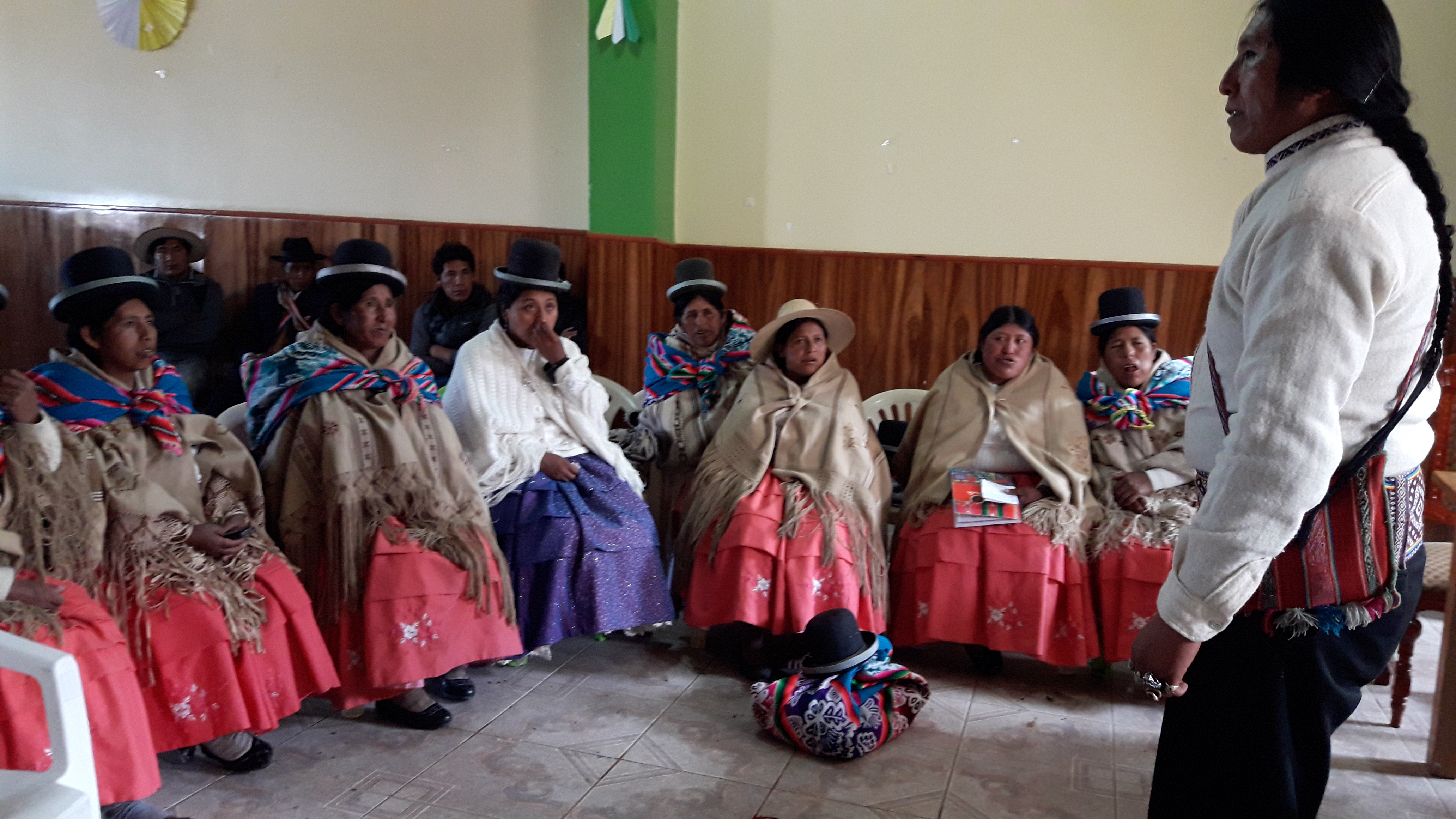 Las hermanas de Kelluyo reflexionaron sobre el “suma qamaña - buen vivir” prometiendo continuar impulsando la escuela comunitaria en diferentes espacios