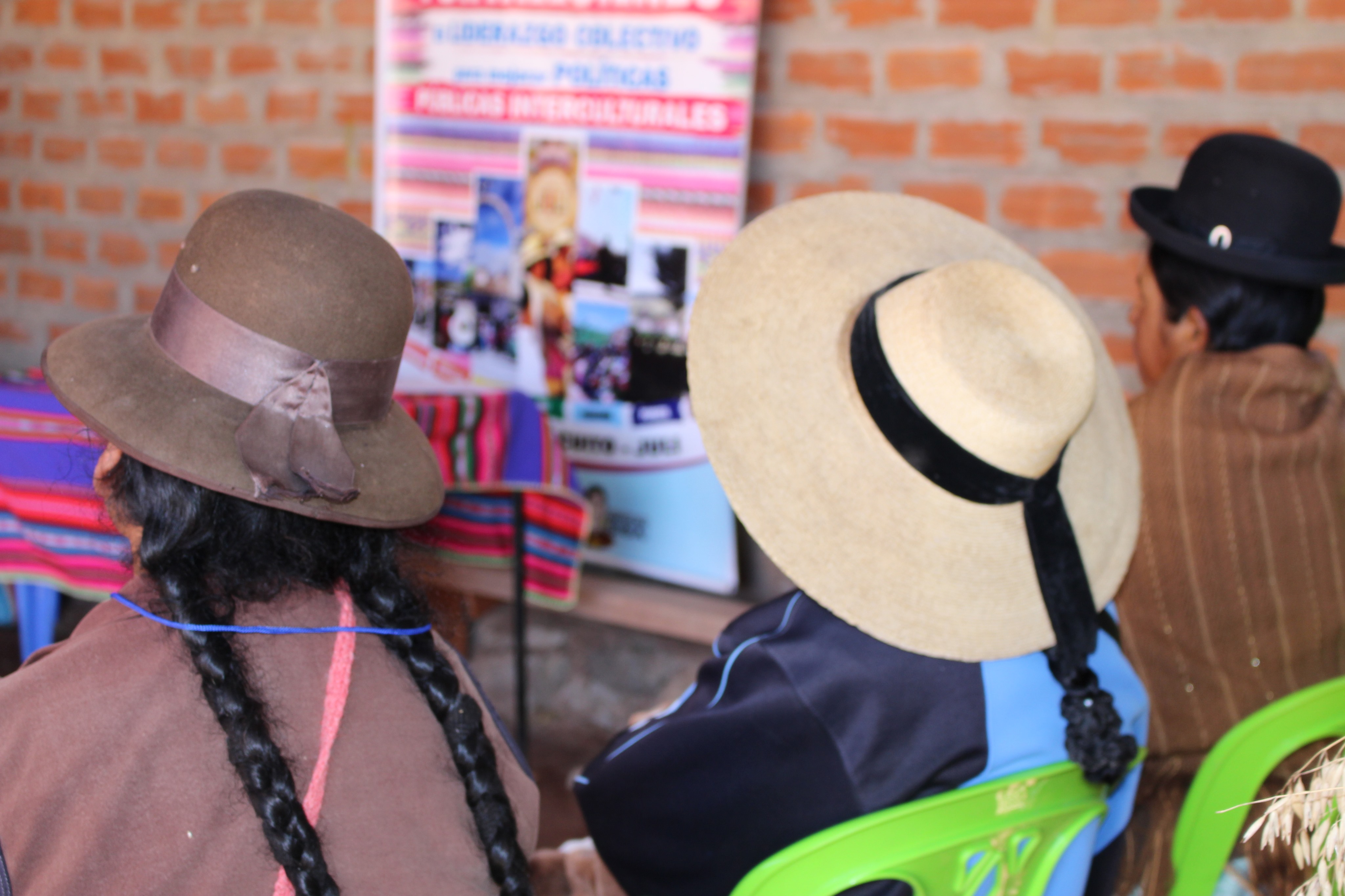 Mujeres aymaras de Zepita se capacitan sobre políticas públicas interculturales