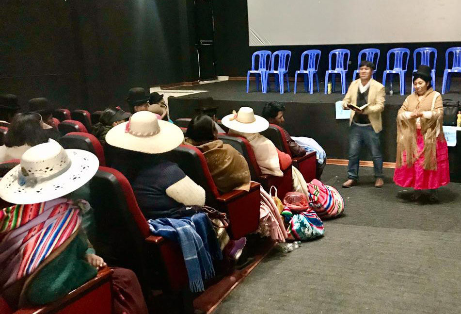 Conversatorio por el Día Internacional de la Mujer en Desaguadero, Puno